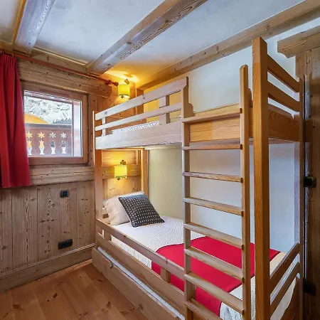 Chalet Familial Traditionnel Avec Sauna Proche Des Pistes Et Commerces, Parking, Animaux Admis - Fr-1-566-3