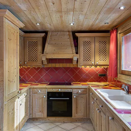 Chalet Familial Traditionnel Avec Sauna Proche Des Pistes Et Commerces, Parking, Animaux Admis - Fr-1-566-3 *